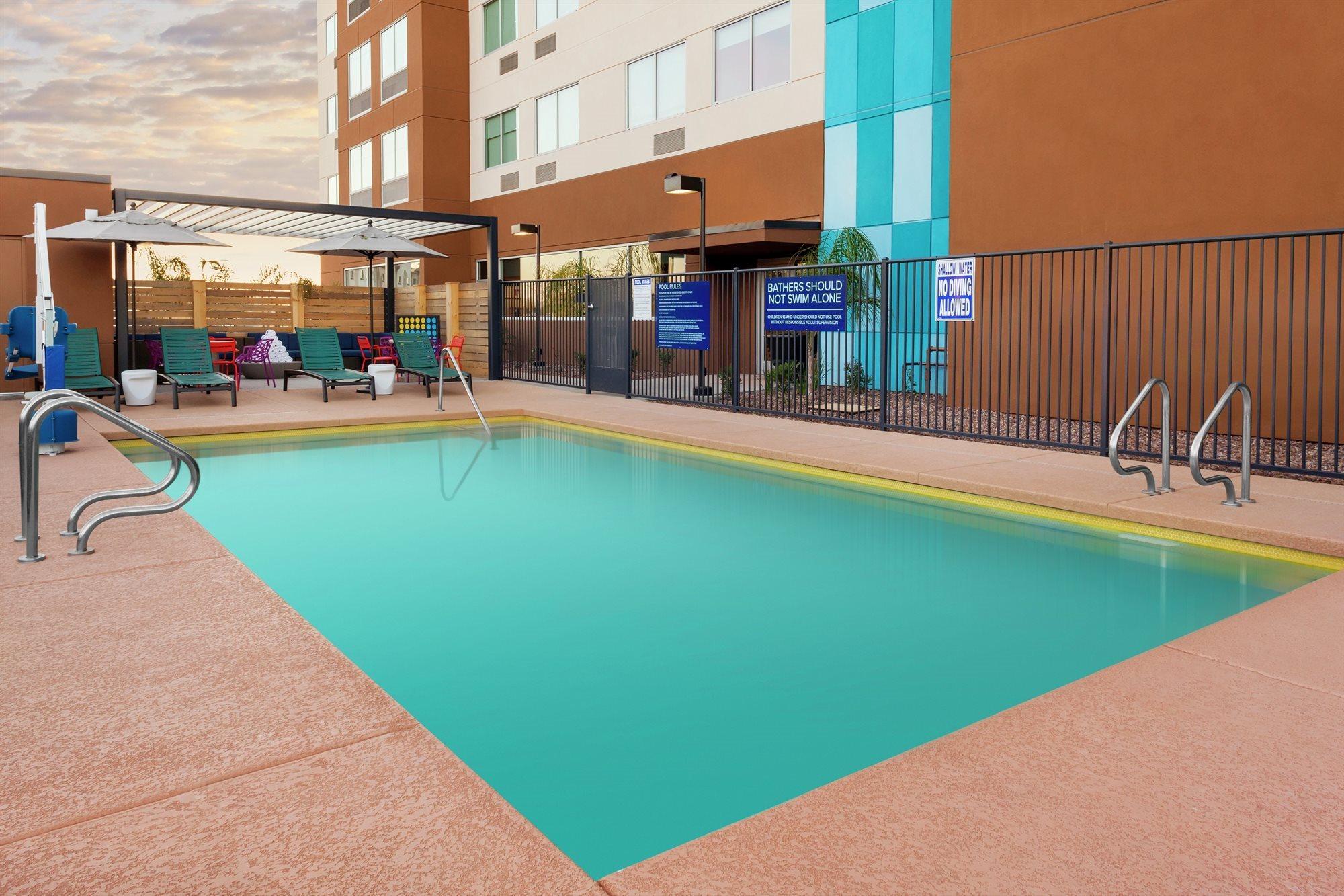 Tru By Hilton Gilbert Hotel Екстериор снимка